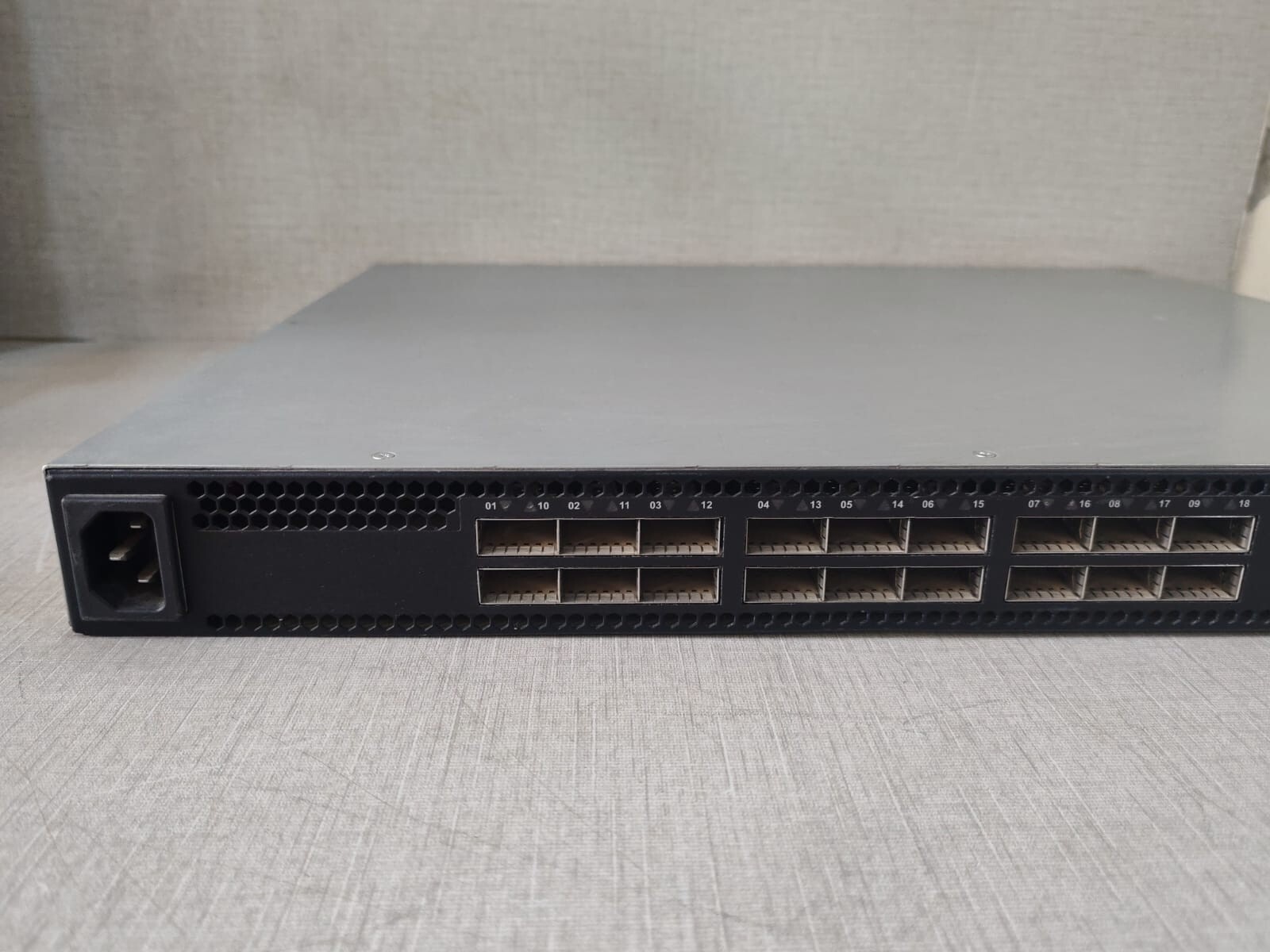 Intel 12200-18 INTEL 12200-18 TRUE SCALE FABRIC EDGE SWITCH 18 PORT 100-240VAC 9