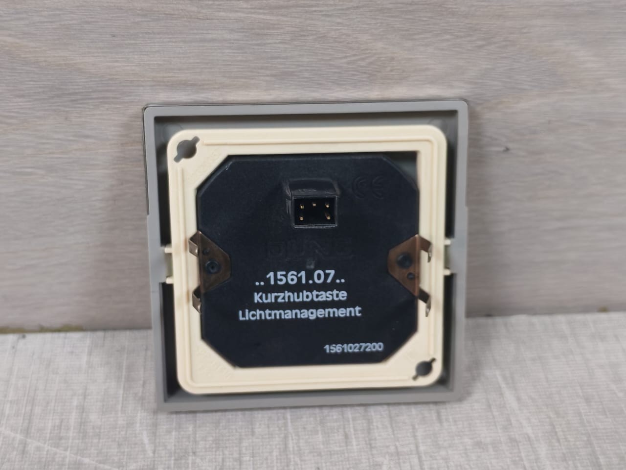 JUNG ES 1561.07 F JUNG ES 1561.07 F Short-Stroke button with Radio Receiver 6