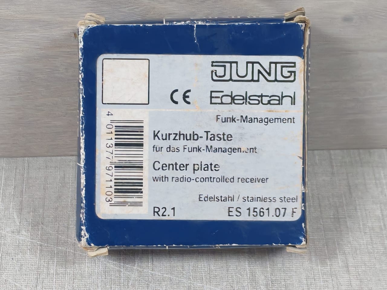 JUNG ES 1561.07 F JUNG ES 1561.07 F Short-Stroke button with Radio Receiver 9