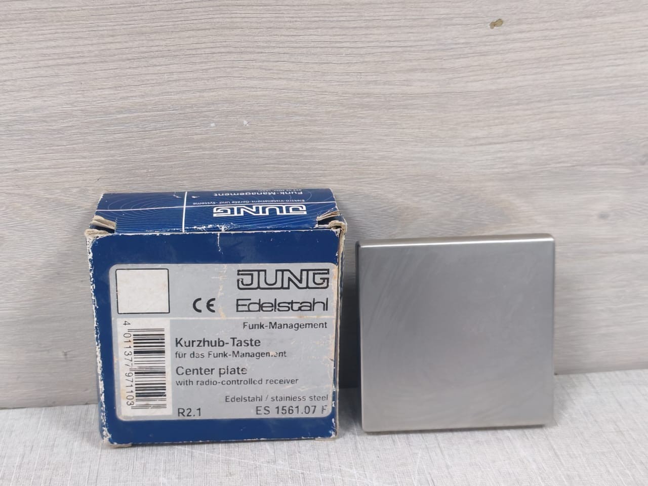 JUNG ES 1561.07 F Short-Stroke button with Radio Receiver