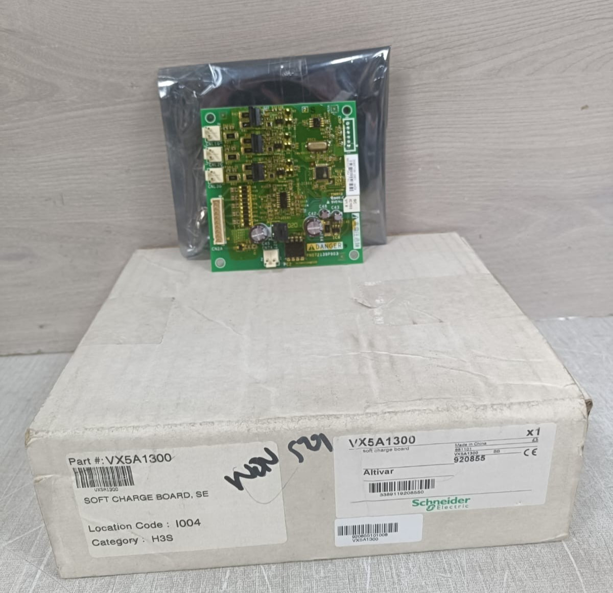 SCHNEIDER ELECTRIC VX5A1300 / 3D657199 G901 REV 04 Soft Charge Board