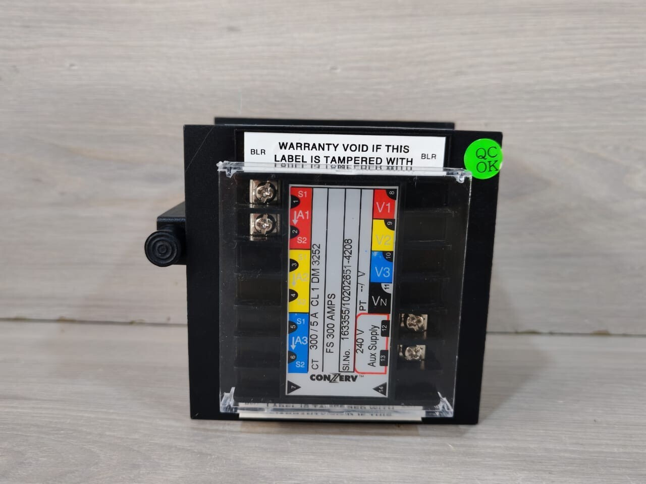 CONZERV DM-3252 CONZERV DM 3252 DIGITAL PANEL METER 300/5A -WITH MISSING PART 4