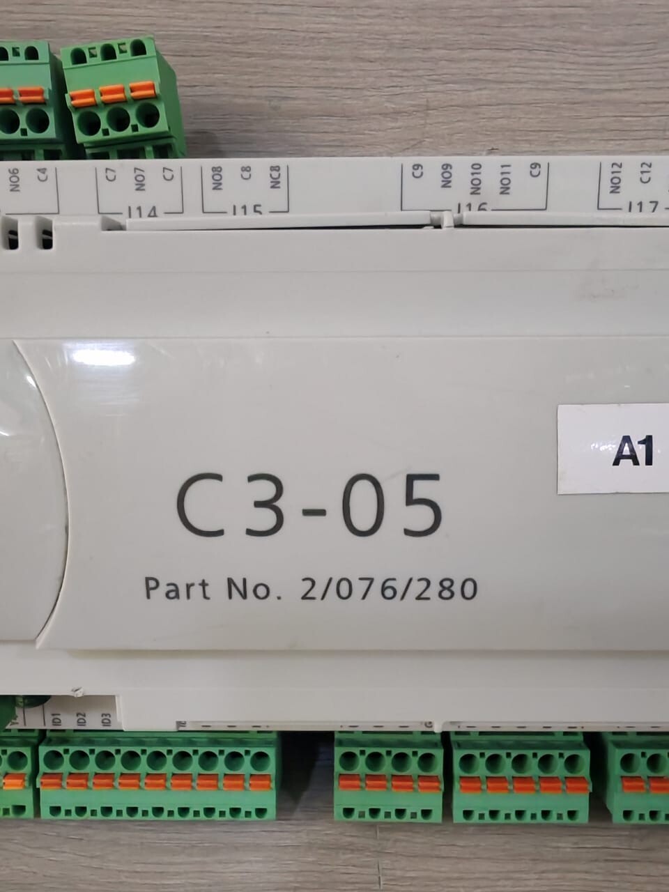 CAREL PCO3DN0AM0 REV 2.011+UKDENMCZ0F VER.1.10 CAREL C3-05 PCO3DN0AM0 REV 2.011+UKDENMCZ0F VER.1.10 CONTROLLER 2