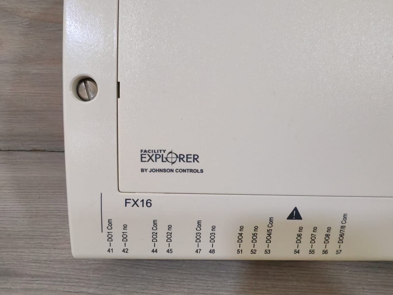 Johnson Controls FX16 LP-FX16D11-000C JOHNSON CONTROLS FX16 LP-FX16D11-000C MASTER CONTROLLER PROGRAMMABLE 4