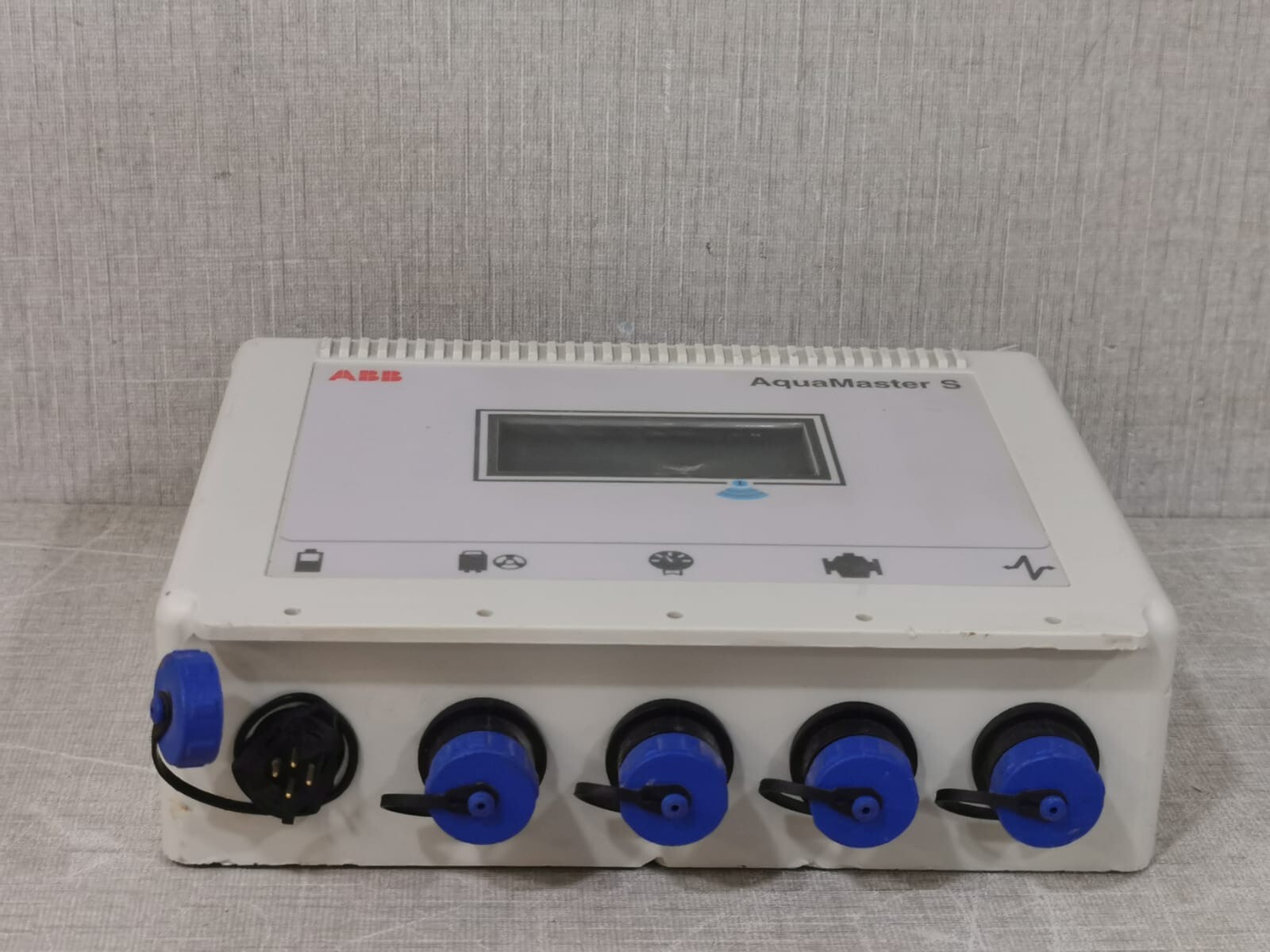 ABB EB7302200 ABB AquaMaster S / AM/EB7302200 ELECTROMAGNTIC FLOWMETER-DAMAGED ON THE SCREEN 7