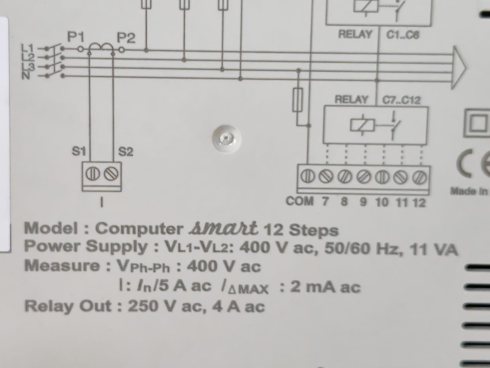 Circutor R10842 Circutor Automatic power factor regulators: Computer Max 12 Code: R10842 4