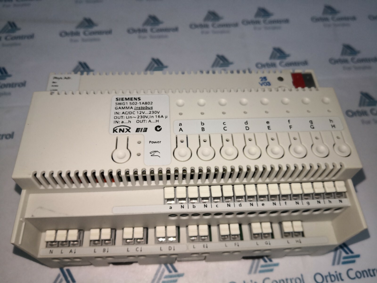 Siemens 5WG1 502-1AB02 Combi Switching Actuator N502/02