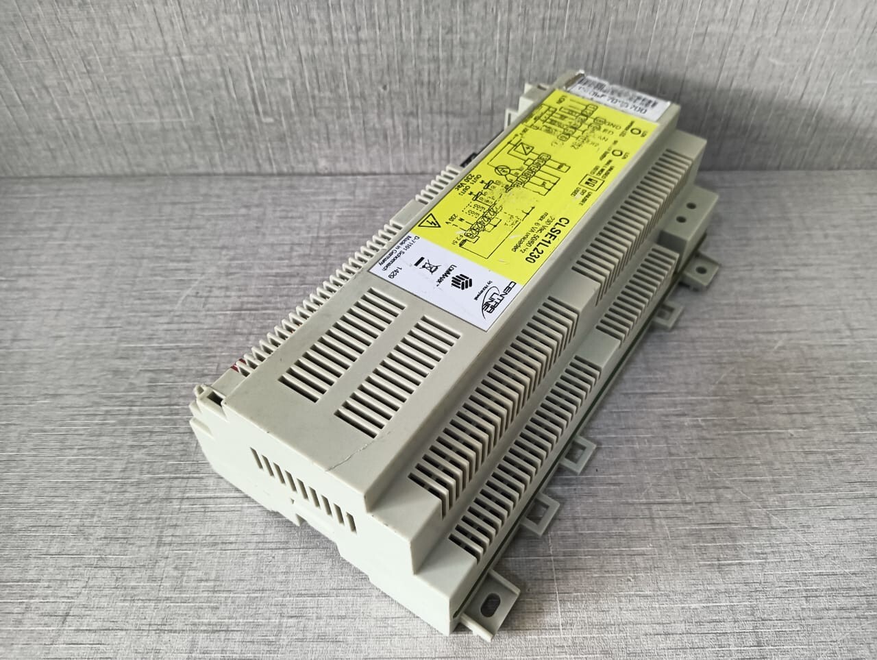 Honeywell CLSE1L230 Centra Line by Honeywell CLSE1L230 230VAC SERVAL CONTROLLER 7