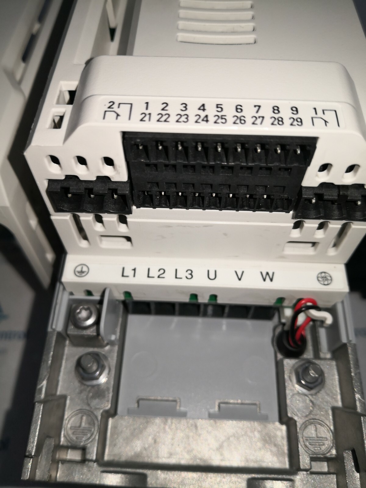 Emerson F300-034 00104 A101 00 Emerson Powerdrive F300 Frequency controllers / F300-034 00104 A101 00 / 4.0 KW 6