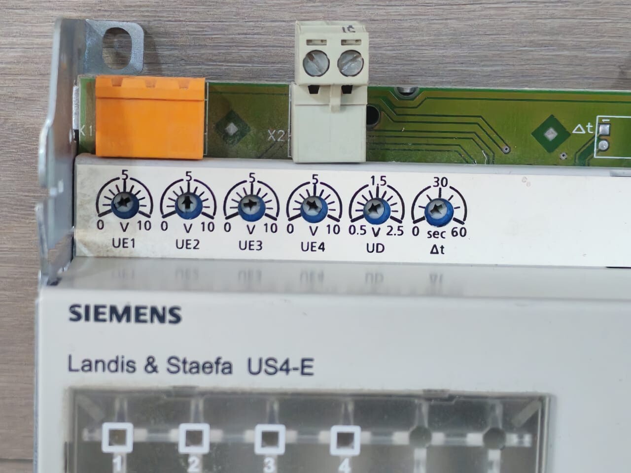 Siemens US4-E Siemens Landis & Staefa US4-E 2