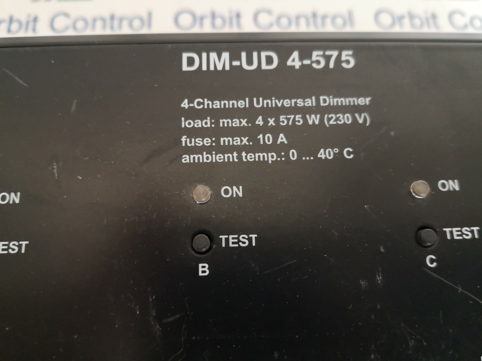 ABB DIM-UD 4-575 ABB DIM-UD 4-575 / 4- Channel Universal Dimmer 4X575 W (230 V) 10A 2