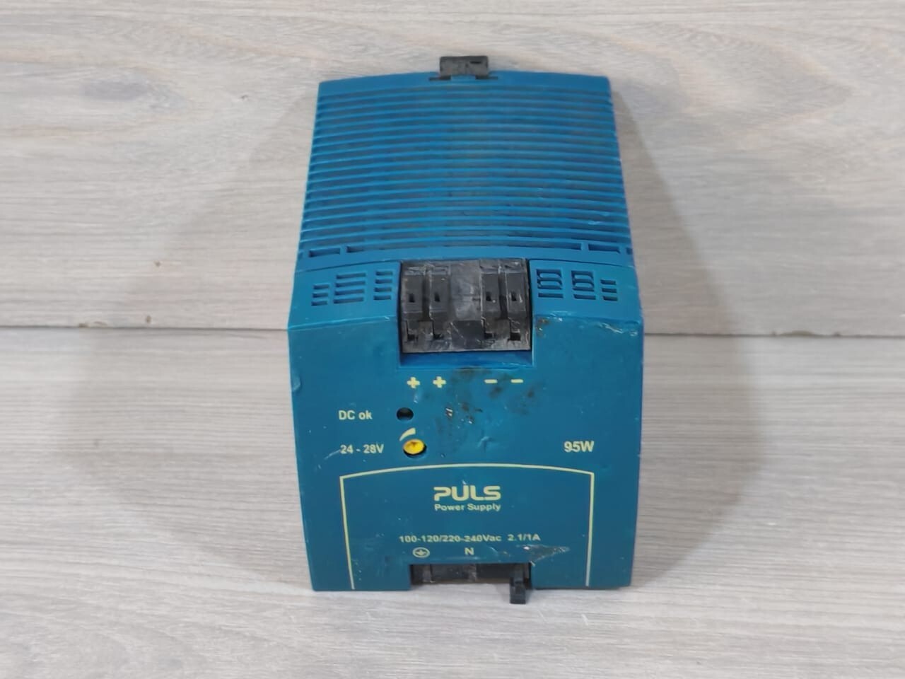 PULS ML95.100 PULS ML95.100 POWER SUPPLY 100-120/220-240 VAC 2.1/1A 2