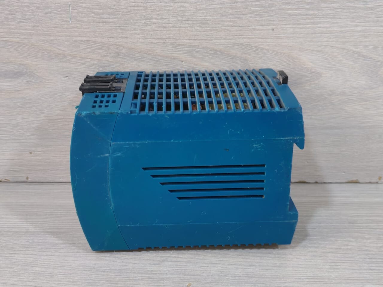 PULS ML95.100 PULS ML95.100 POWER SUPPLY 100-120/220-240 VAC 2.1/1A 6