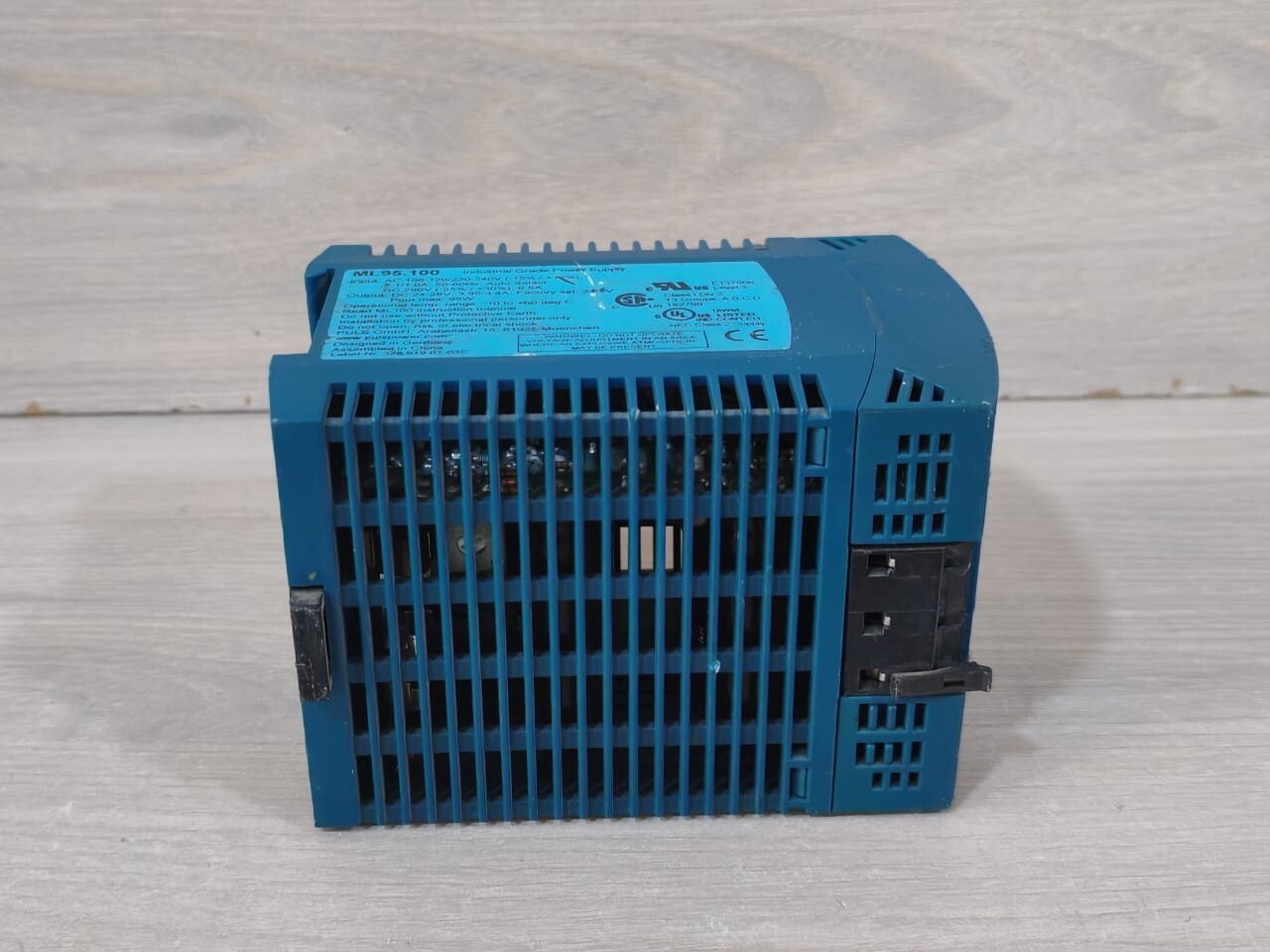 PULS ML95.100 PULS ML95.100 POWER SUPPLY 100-120/220-240 VAC 2.1/1A 9