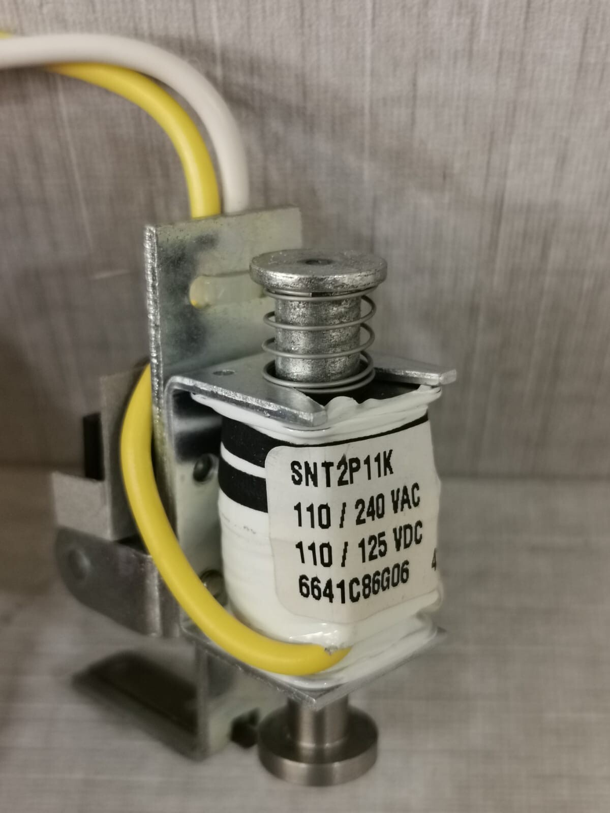 Eaton SNT2P11K EATON SNT2P11K SHUNT TRIP FOR CUTLER HAMMER SERIES C TYPE J-BREAKER 2