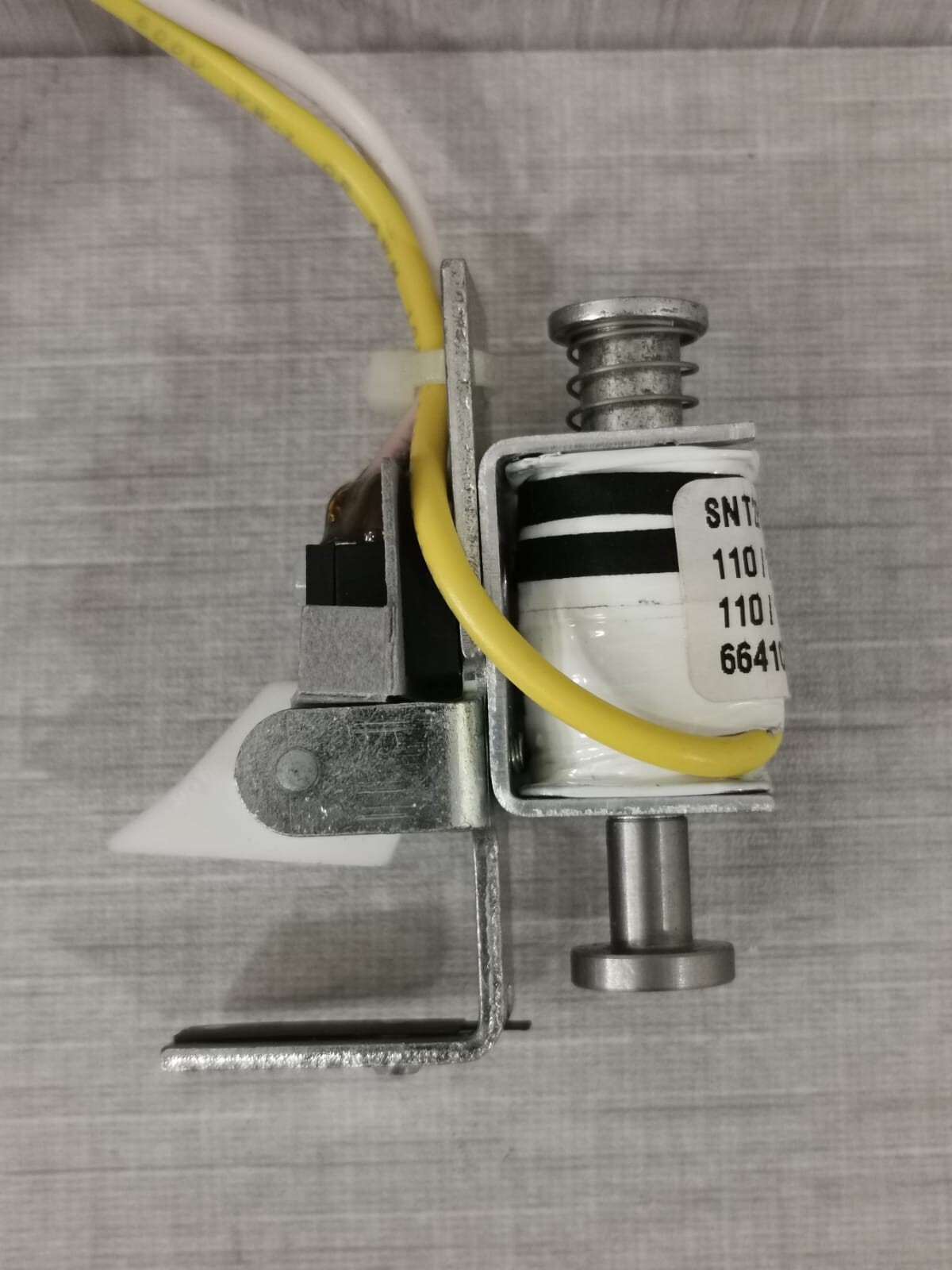 Eaton SNT2P11K EATON SNT2P11K SHUNT TRIP FOR CUTLER HAMMER SERIES C TYPE J-BREAKER 4