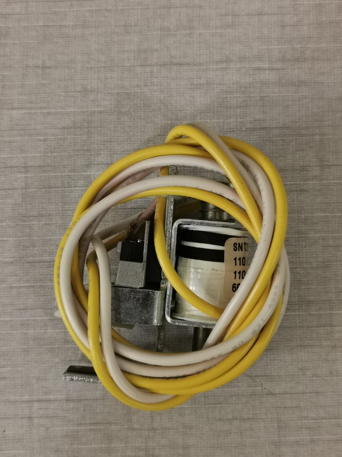 Eaton SNT2P11K EATON SNT2P11K SHUNT TRIP FOR CUTLER HAMMER SERIES C TYPE J-BREAKER 6