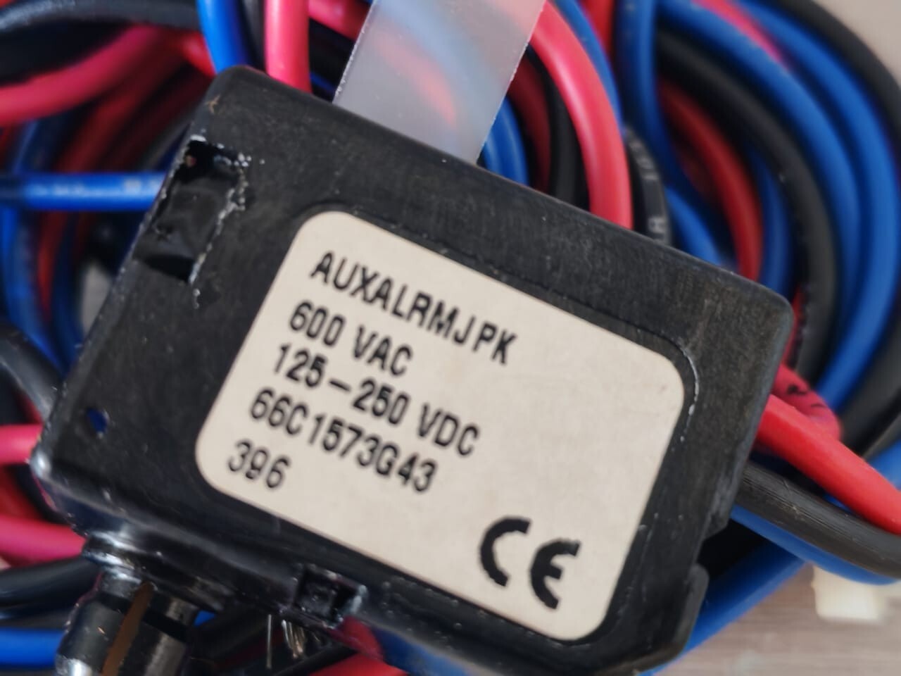 Cutler-Hammer 66C1573G43 CUTLER-HAMMER AUXALRMJPK AUX/ALARM SWITCH FOR TYPE J BREAKER 66C1573G43 600VAC 2