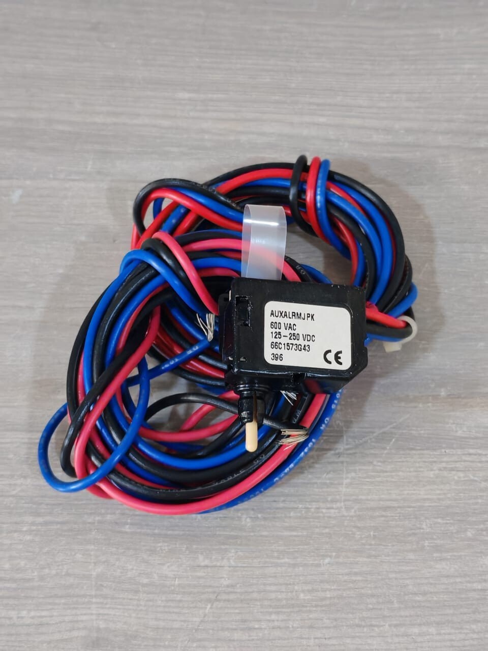 Cutler-Hammer 66C1573G43 CUTLER-HAMMER AUXALRMJPK AUX/ALARM SWITCH FOR TYPE J BREAKER 66C1573G43 600VAC 6
