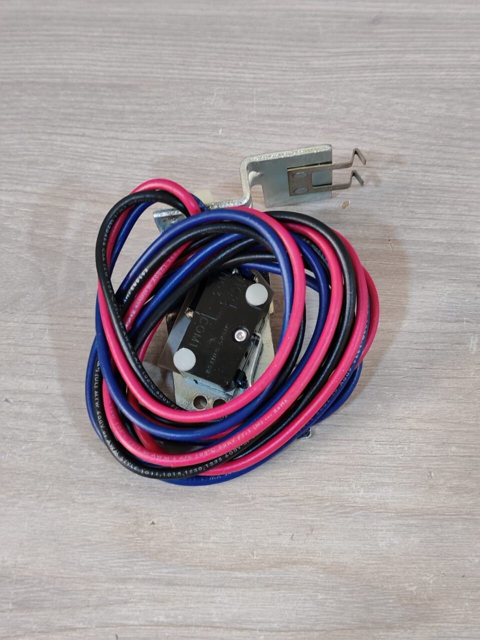 Eaton EATON-A1L5LPK EATON A1L5LPK ALARM LOCKOUT SWITCH FOR SERIES C TYPE N - BREAKER 4