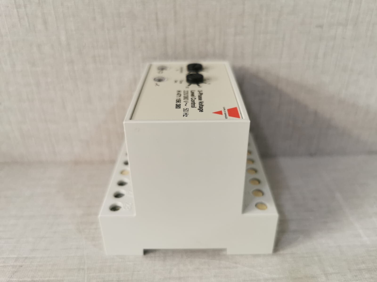 Carlo Gavazzi H471156380 CARLO GAVAZZI H471156380 3-PHASE VOLTAGE LEVEL CONTROL 6