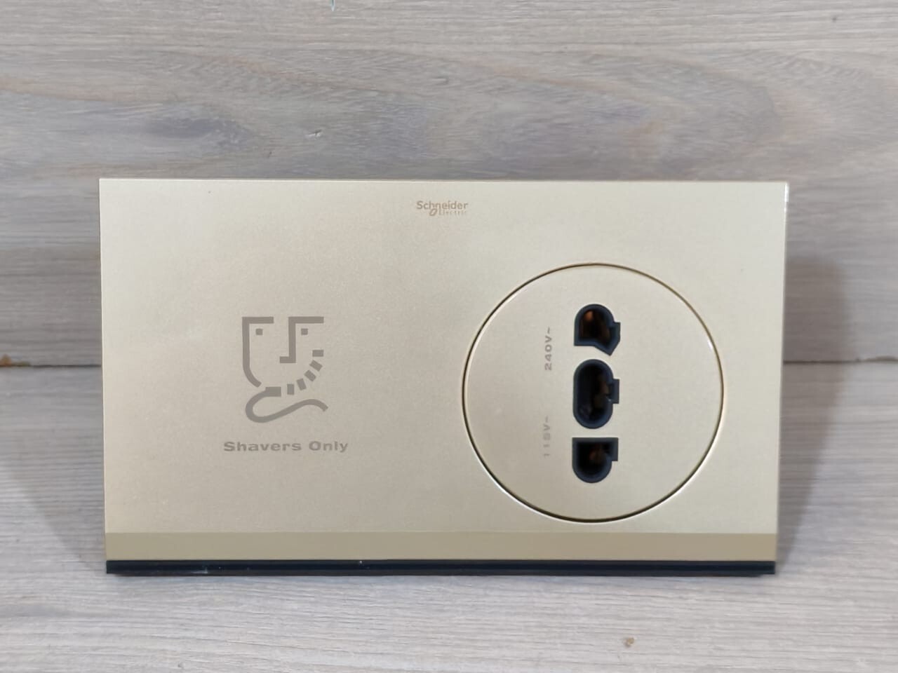 Schneider Electric US727H XCG Schneider US727H XCG ULTI Shaver Socket Champagne Gold 110-240 VAC 2