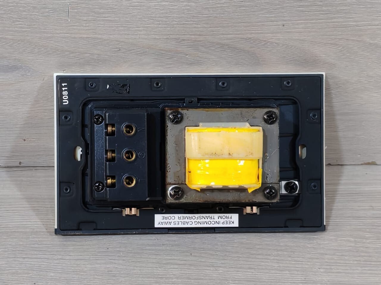 Schneider Electric US727H XCG Schneider US727H XCG ULTI Shaver Socket Champagne Gold 110-240 VAC 5