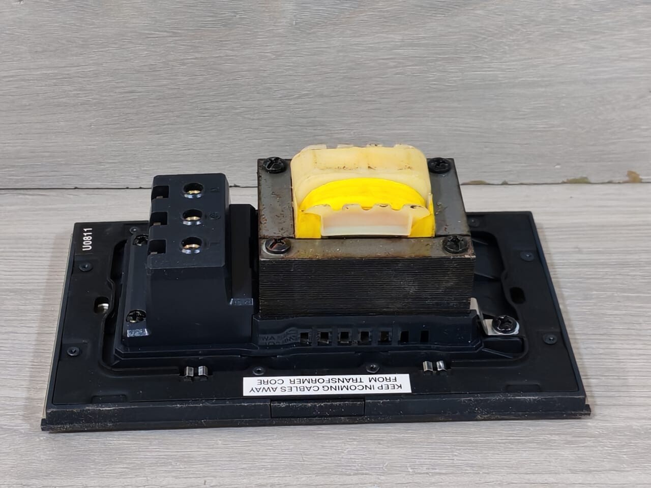 Schneider Electric US727H XCG Schneider US727H XCG ULTI Shaver Socket Champagne Gold 110-240 VAC 7