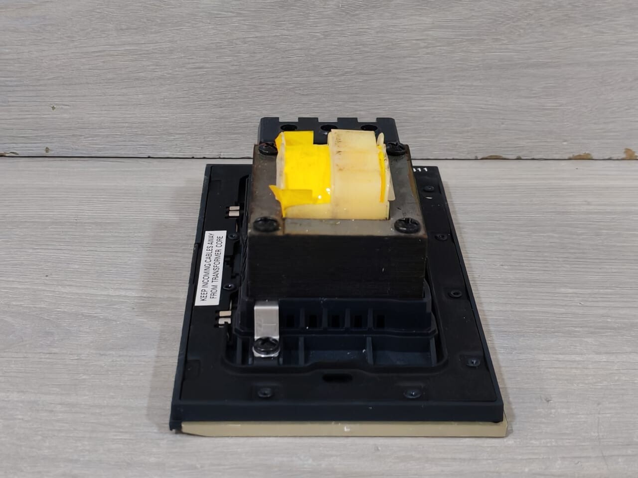 Schneider Electric US727H XCG Schneider US727H XCG ULTI Shaver Socket Champagne Gold 110-240 VAC 9