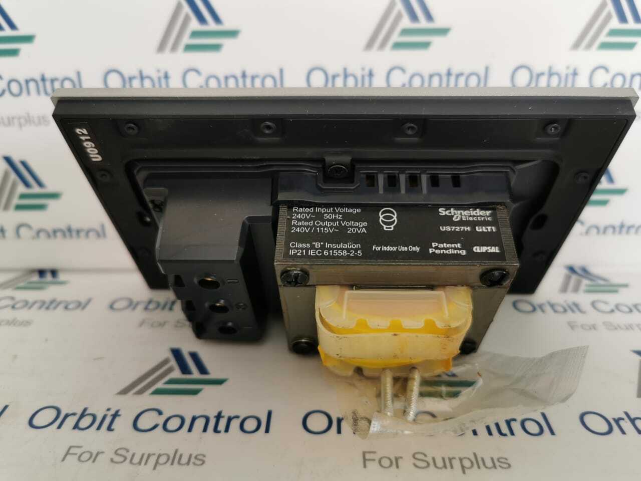Schneider Electric US727H XBS Schneider US727H XBS ULTI Shaver Socket Champagne Silver 110-240 VAC 4