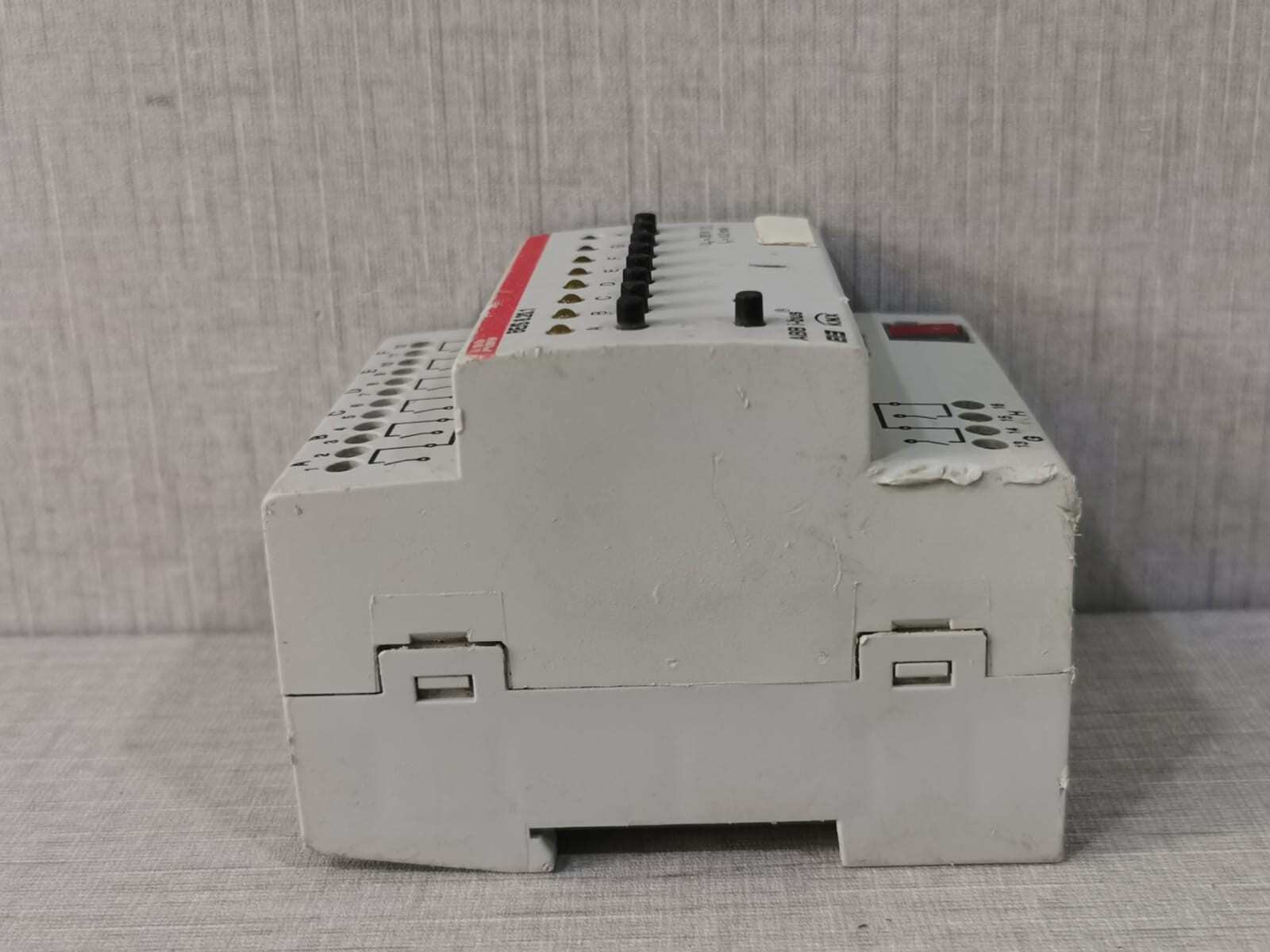 ABB 2CDG 1110 056 R0011 ABB BE/S 8.20.1 EIB/KNX REG Binary Input, 8-times, 230 V/ 2CDG1110056R0011 4