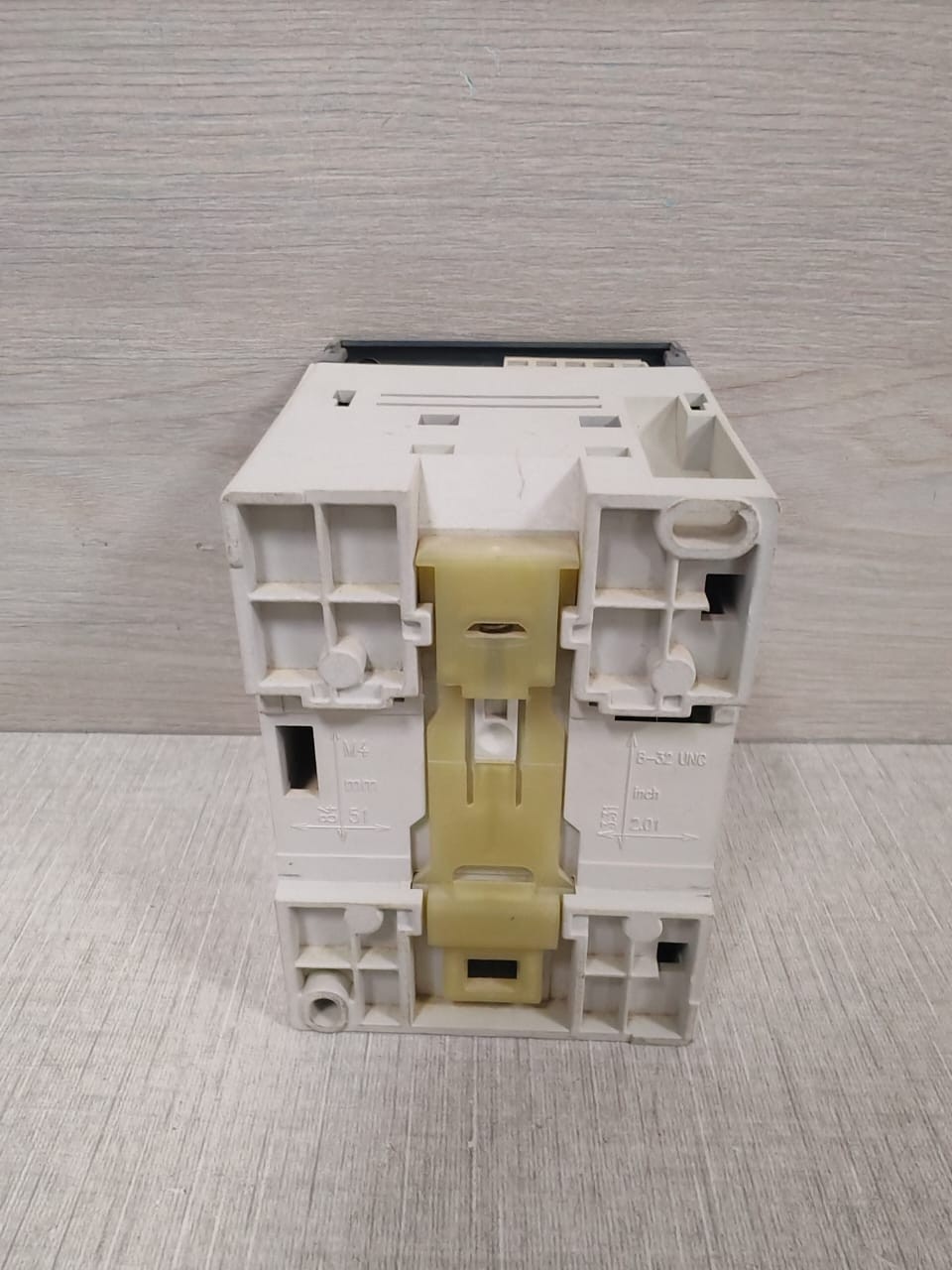 ABB 1SBP260101R1001 ABB XO08R1-A02 Extension Module 1SBP260101R1001 8 RELAY OUTPUTS 2A 4