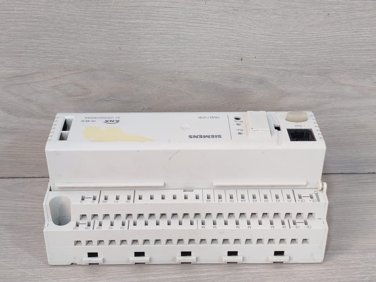 Siemens RMB795B/ RMB795B-1 Siemens RMB795B/ RMB795B-1 Synco Central Control Unit 6