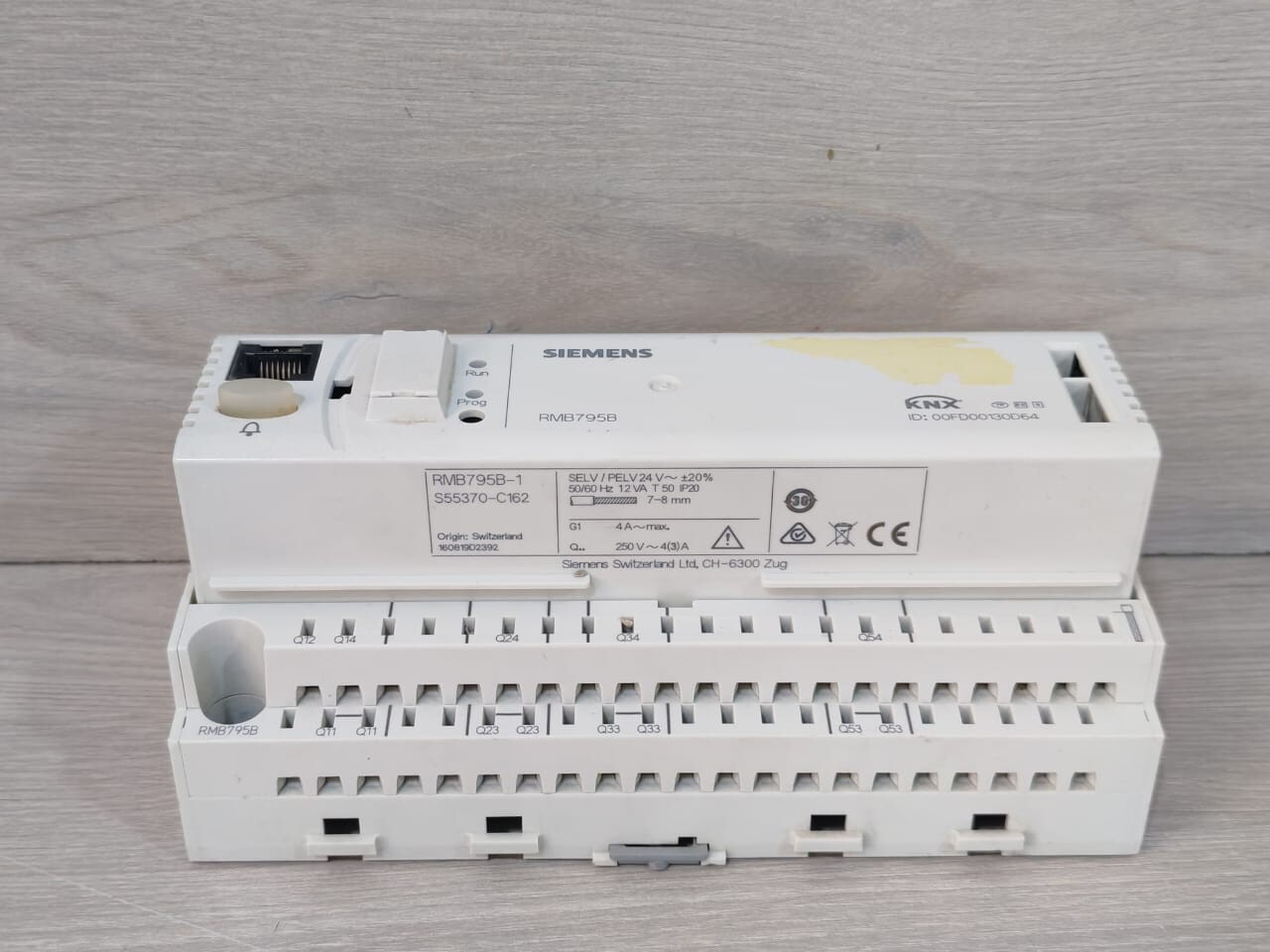 Siemens RMB795B/ RMB795B-1 Siemens RMB795B/ RMB795B-1 Synco Central Control Unit 7