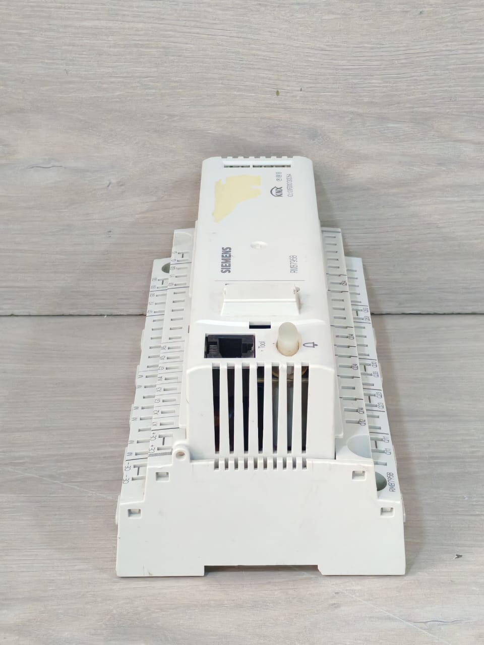 Siemens RMB795B/ RMB795B-1 Siemens RMB795B/ RMB795B-1 Synco Central Control Unit 8