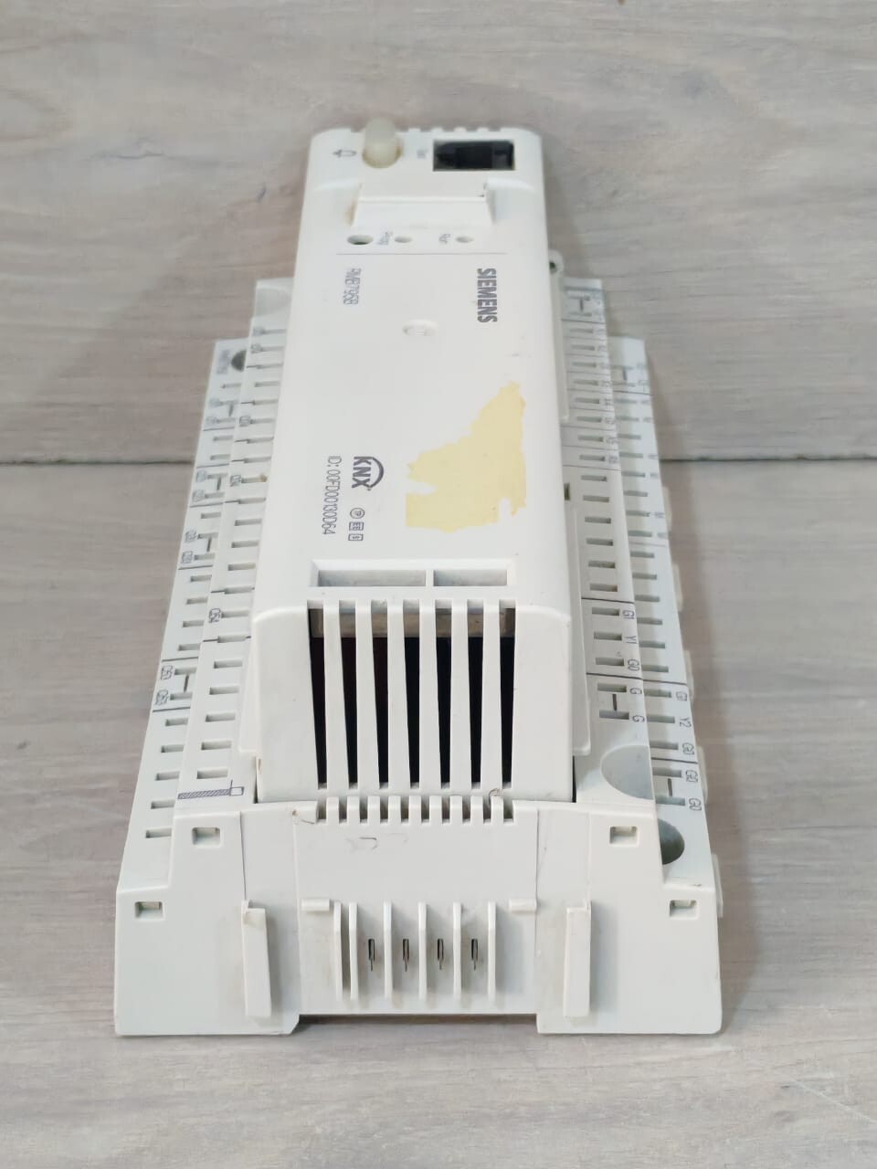 Siemens RMB795B/ RMB795B-1 Siemens RMB795B/ RMB795B-1 Synco Central Control Unit 9