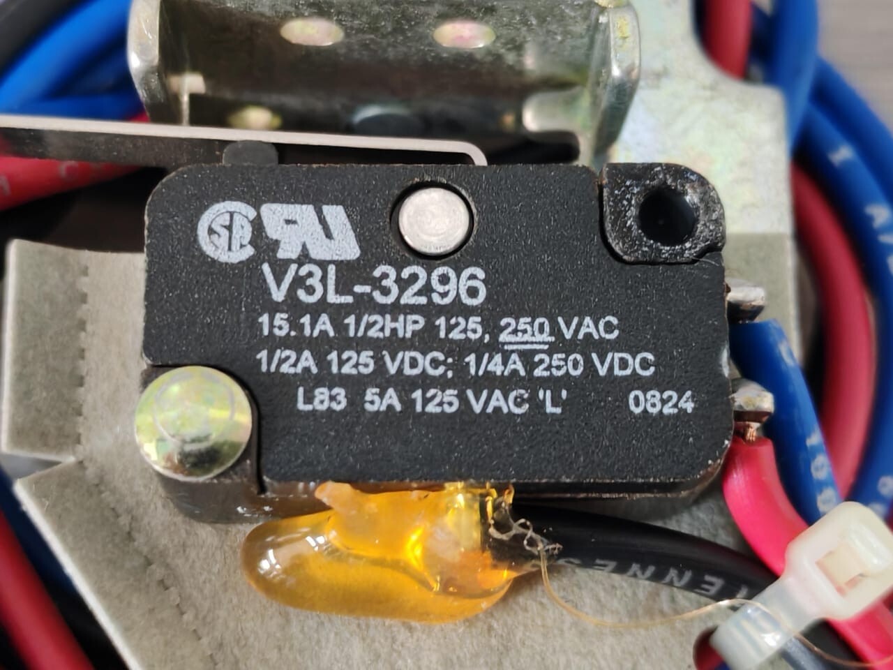Eaton A1X2PK EATON A1X2PK AUX.SWTCH FOR CUTLER-HAMMER SER.C TYPE J-BREAKER 1491D45G02 600VAC 7