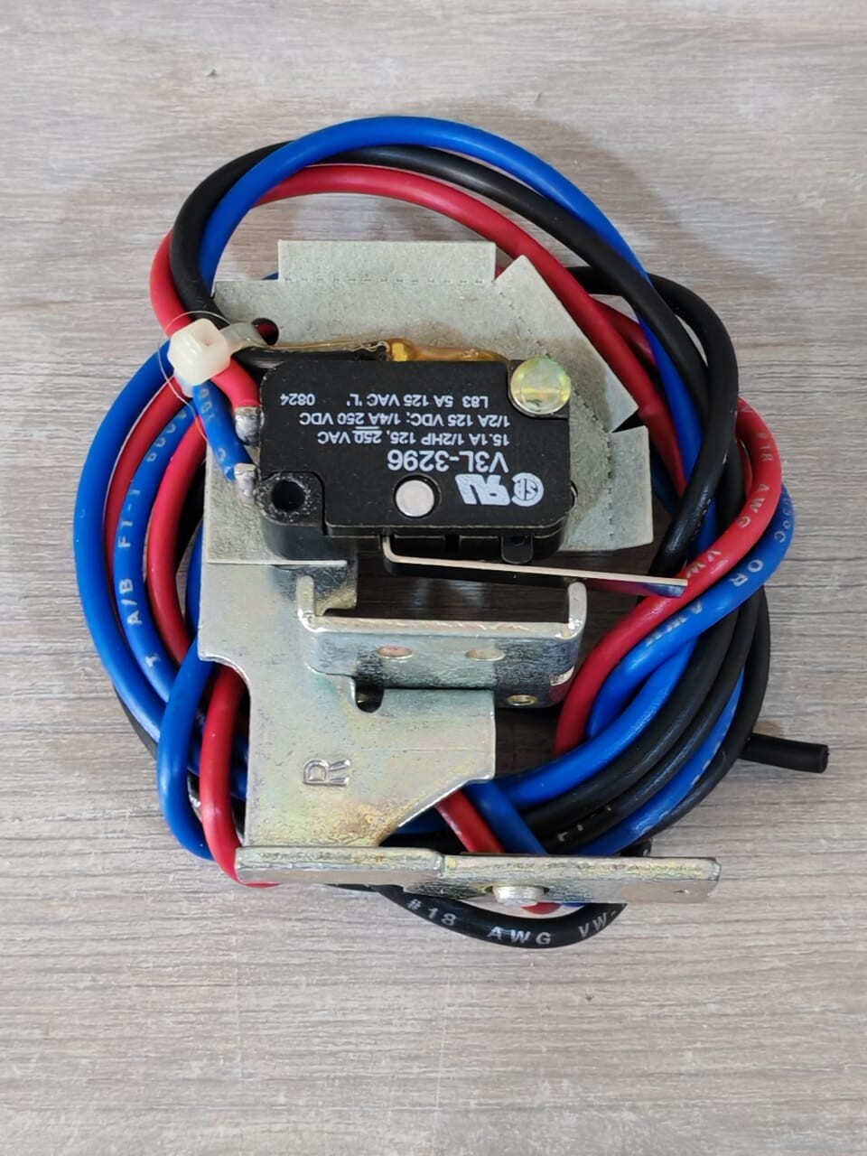 Eaton A1X2PK EATON A1X2PK AUX.SWTCH FOR CUTLER-HAMMER SER.C TYPE J-BREAKER 1491D45G02 600VAC 8