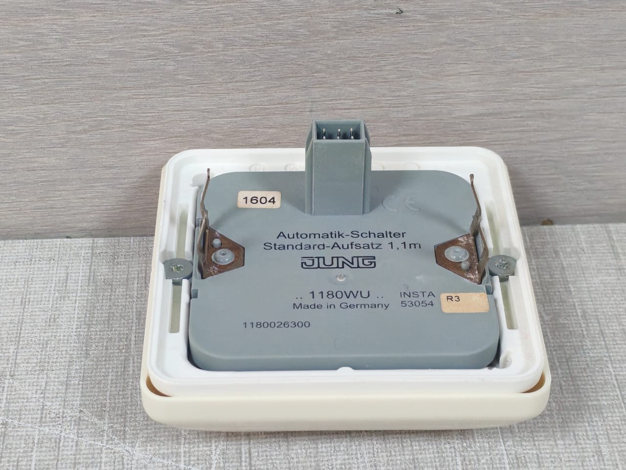 Jung 1180-WU JUNG 1180WU Automatic Universal Switch 6