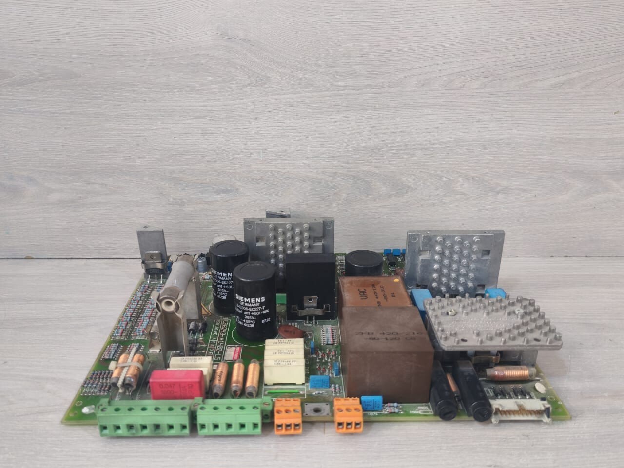 Siemens C98043-A1400-L5 SIEMENS C98043-A1400-L5 EXPANSION MODULE-WITH BROKEN TERMINAL CONNECTOR 5