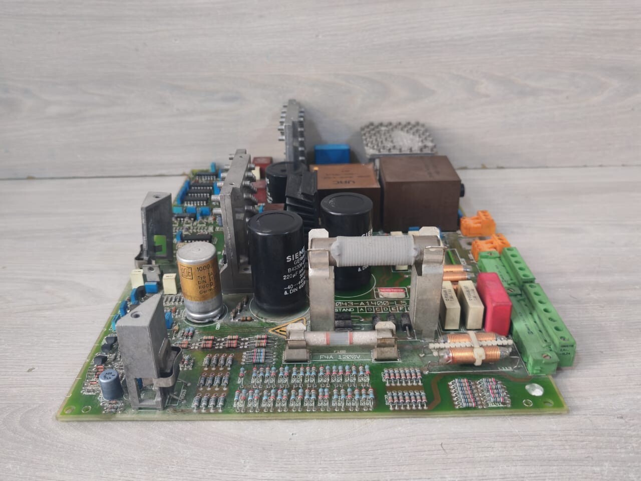 Siemens C98043-A1400-L5 SIEMENS C98043-A1400-L5 EXPANSION MODULE-WITH BROKEN TERMINAL CONNECTOR 8