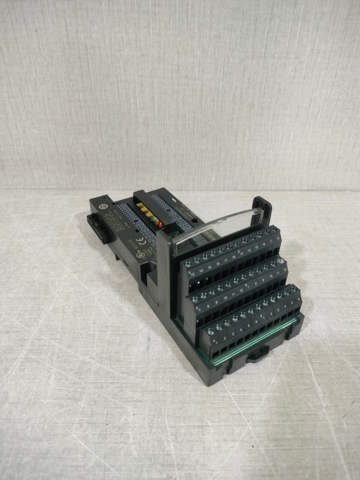 GE FANUC IC200CHS022J GE FANUC IC200CHS022J I/O CARRIER BOX STYLE 2