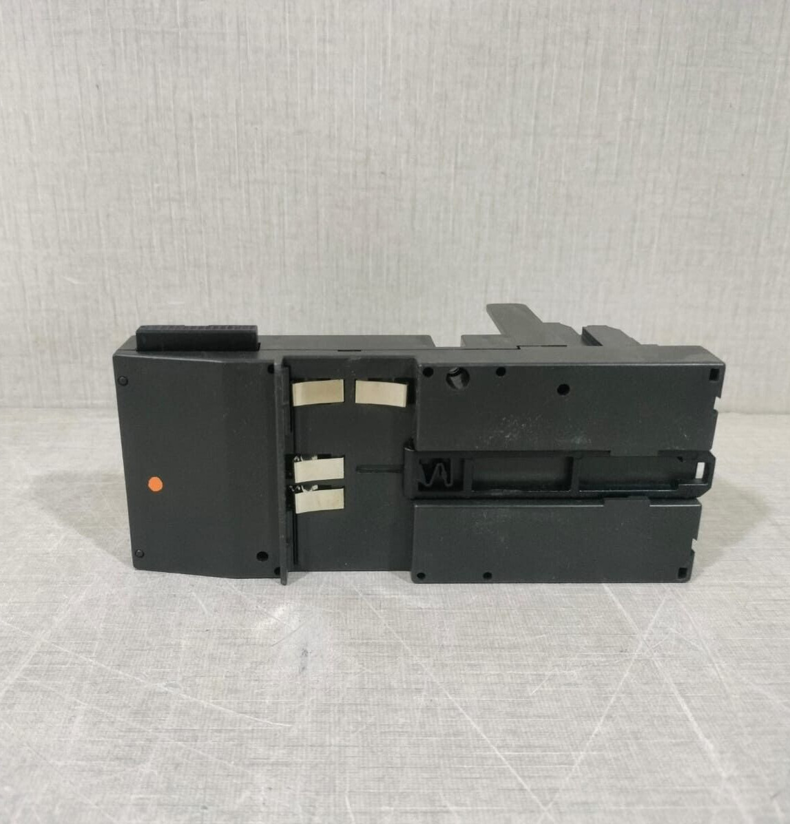 GE FANUC IC200CHS022J GE FANUC IC200CHS022J I/O CARRIER BOX STYLE 9