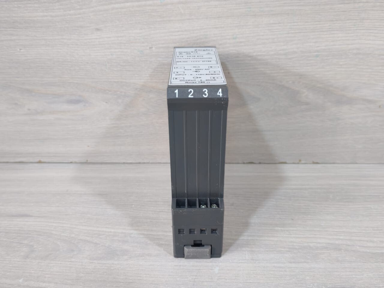 ZIEGLER E15-3A1E E70 ZIEGLER E15-3A1E E70 VOLTAGE TRANSDUCER 8