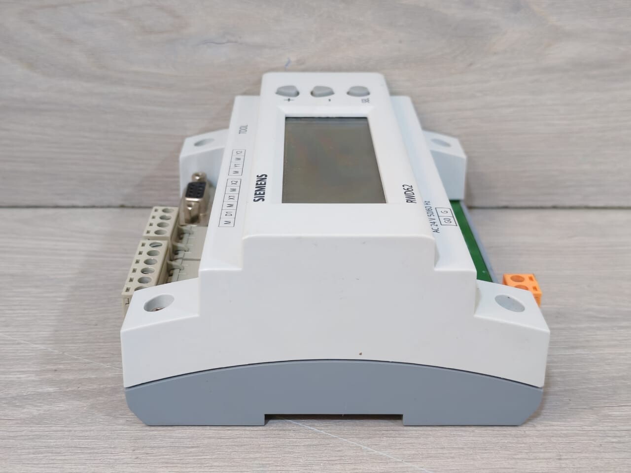 Siemens RWD62 SIEMENS RWD62 HVAC HUMIDITY CONTROLLER 6