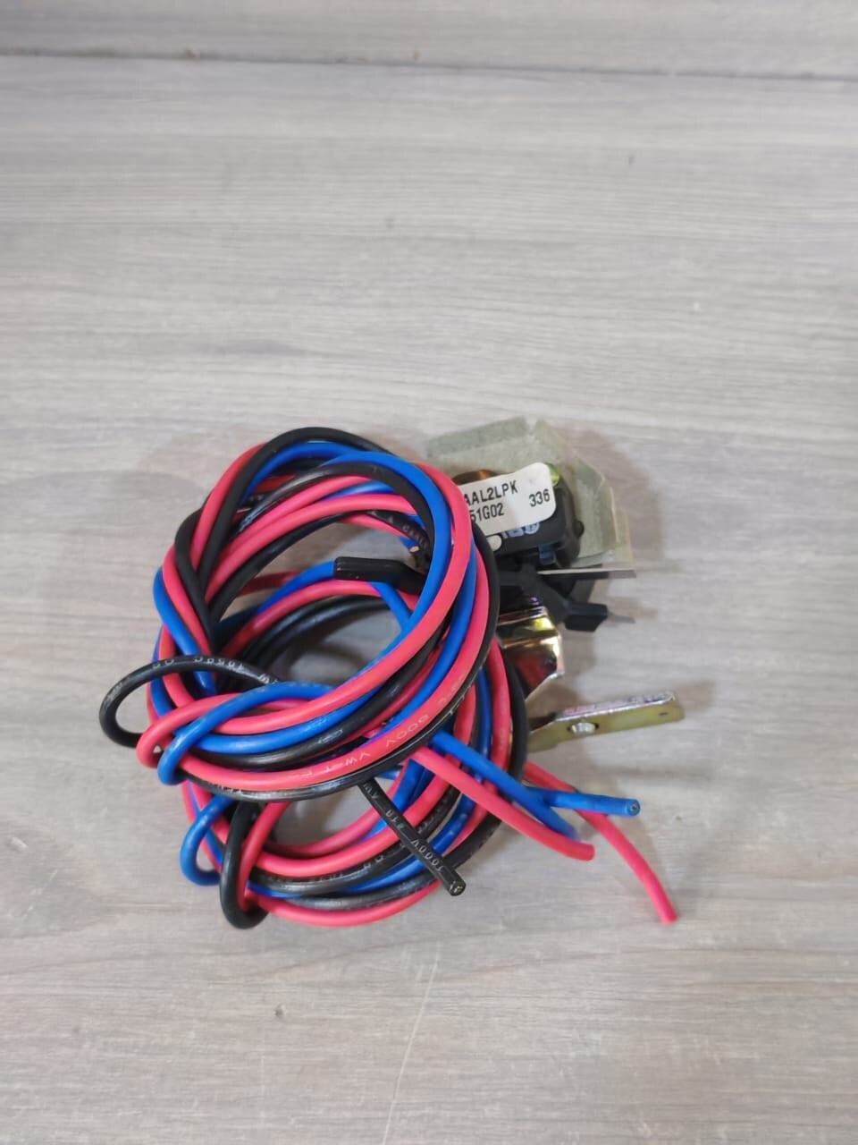 EATON/CUTLER-HAMMER 1491D51G02 EATON/CUTLER-HAMMER AAL2LPK/JAUAL1 AL/LO &AUX.SW.SER.C TYPE J-BREAKER 1491D51G02 4