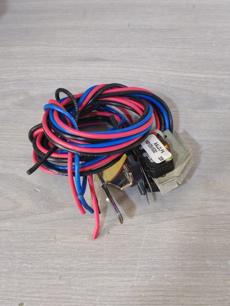 EATON/CUTLER-HAMMER 1491D51G02 EATON/CUTLER-HAMMER AAL2LPK/JAUAL1 AL/LO &AUX.SW.SER.C TYPE J-BREAKER 1491D51G02 5