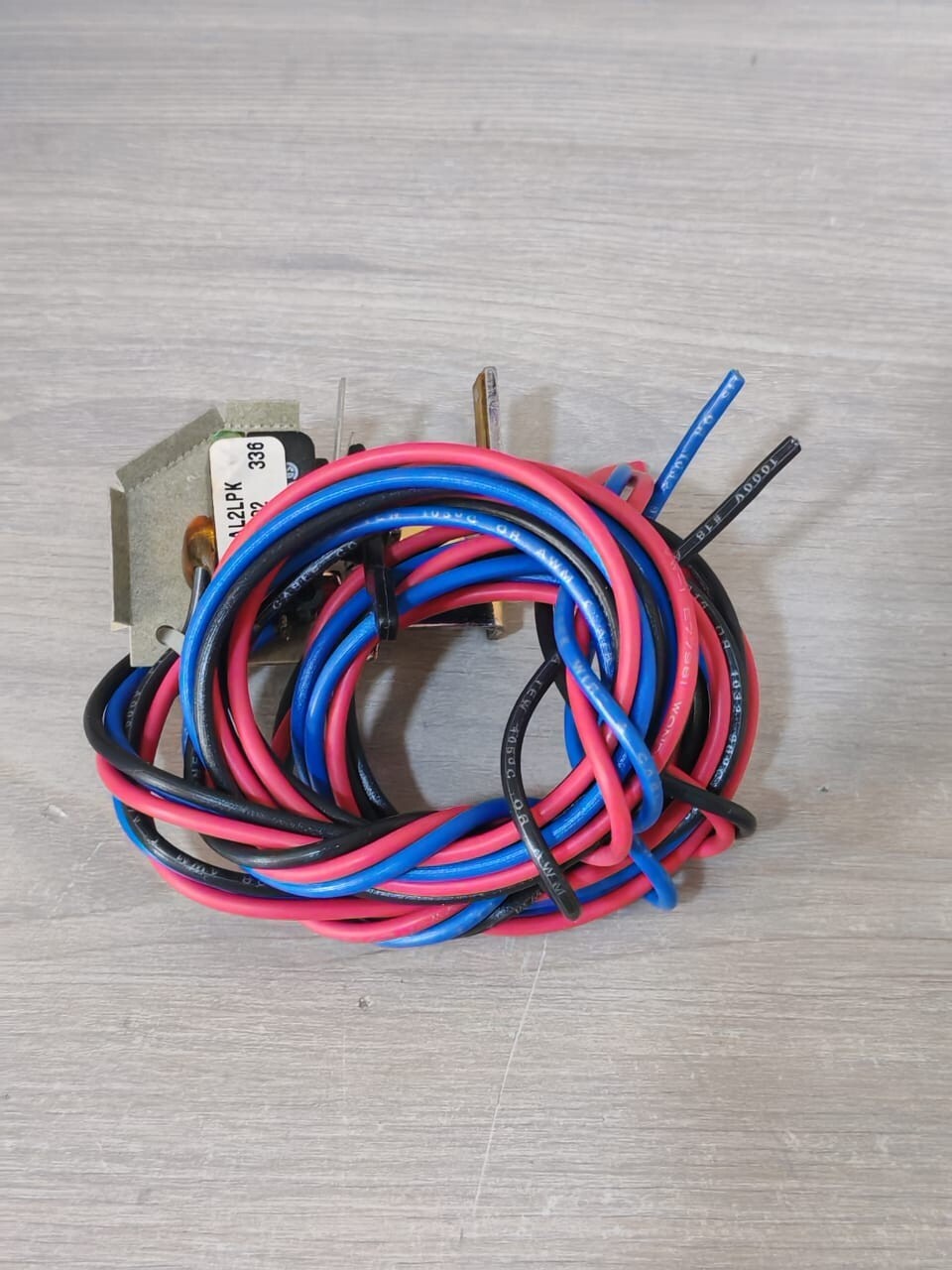 EATON/CUTLER-HAMMER 1491D51G02 EATON/CUTLER-HAMMER AAL2LPK/JAUAL1 AL/LO &AUX.SW.SER.C TYPE J-BREAKER 1491D51G02 6