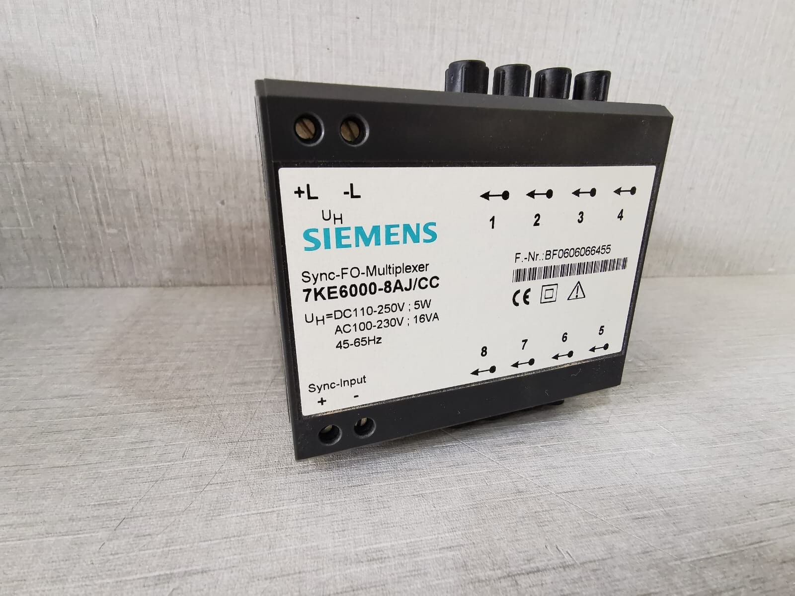 Siemens 7KE6000-8AJ/CC SIEMENS 7KE6000-8AJ/CC Sync-FO-Multiplexer DC110-250V;5W AC100-230V;16VA 45-65Hz 2