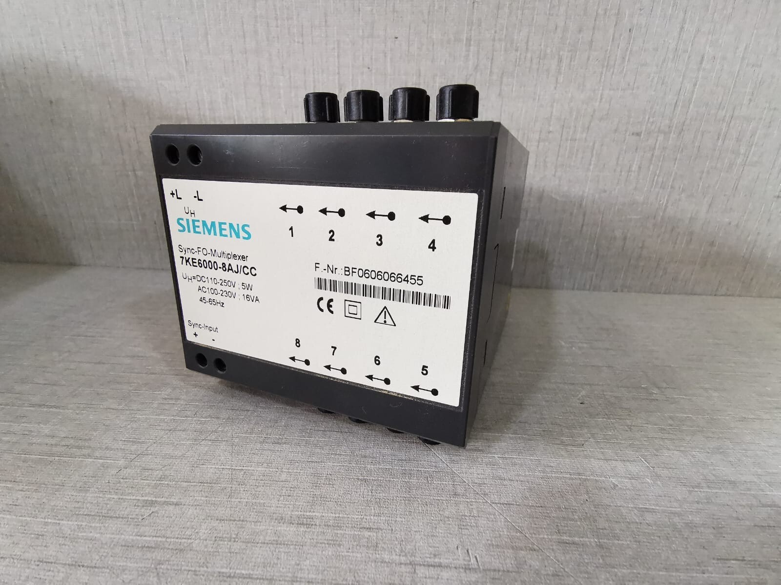 Siemens 7KE6000-8AJ/CC SIEMENS 7KE6000-8AJ/CC Sync-FO-Multiplexer DC110-250V;5W AC100-230V;16VA 45-65Hz 3